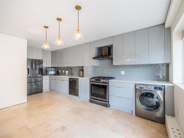 133-36 41st rd 7B, Flushing NY 11354