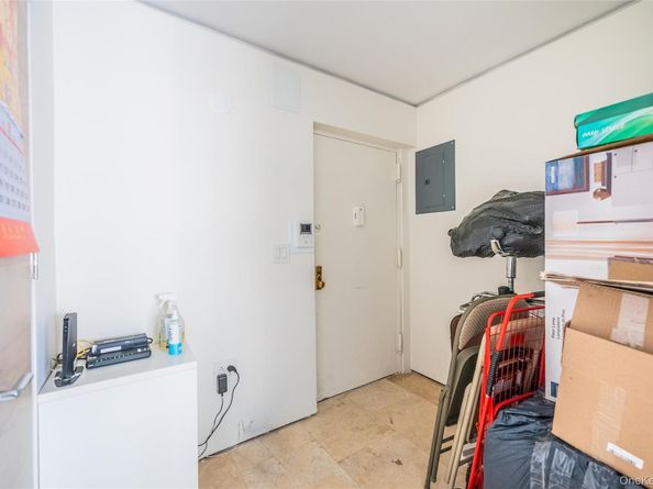 133-36 41st rd 7B, Flushing NY 11354