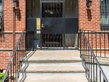 385 Douglass Street