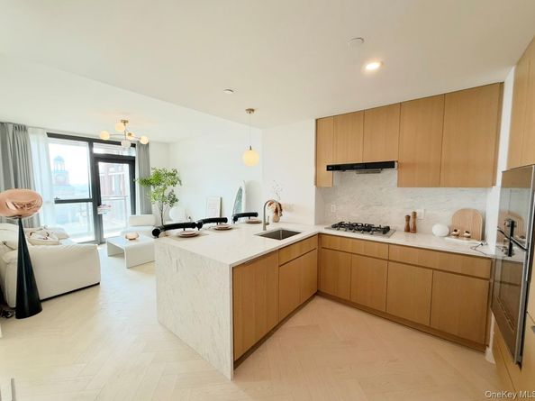 133-25 37 Avenue PHF, Flushing NY 11354