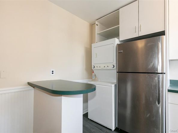 2 Townhouse Place 3N, Great Neck NY 11021