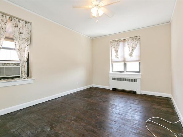 2 Townhouse Place 3N, Great Neck NY 11021