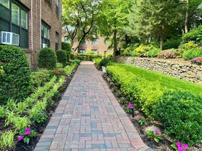 2 Townhouse Place 3N, Great Neck NY 11021