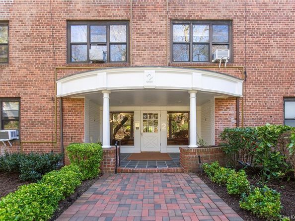 2 Townhouse Place 3N, Great Neck NY 11021
