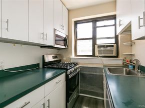 2 Townhouse Place 3N, Great Neck NY 11021