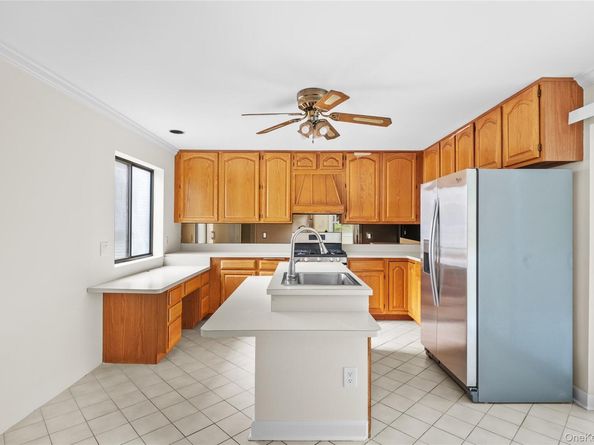 59 Breeze Avenue, Ronkonkoma NY 11779