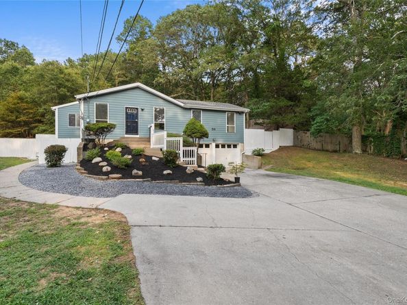 59 Breeze Avenue, Ronkonkoma NY 11779