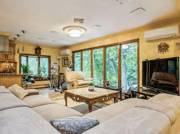 2 Godfrey Lane, Huntington NY 11743