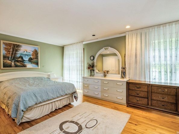 2 Godfrey Lane, Huntington NY 11743