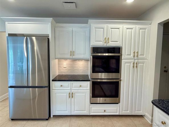 7 Northwood Court, Dix Hills NY 11746