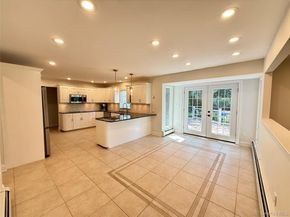 7 Northwood Court, Dix Hills NY 11746
