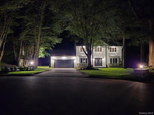 7 Northwood Court, Dix Hills NY 11746