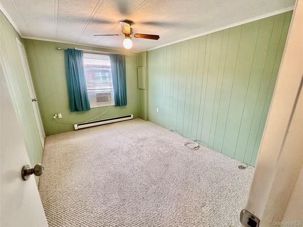 16 Village Circle E, Manorville NY 11949