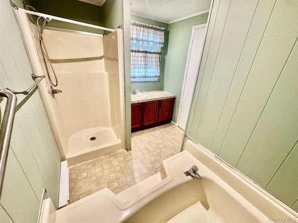 16 Village Circle E, Manorville NY 11949