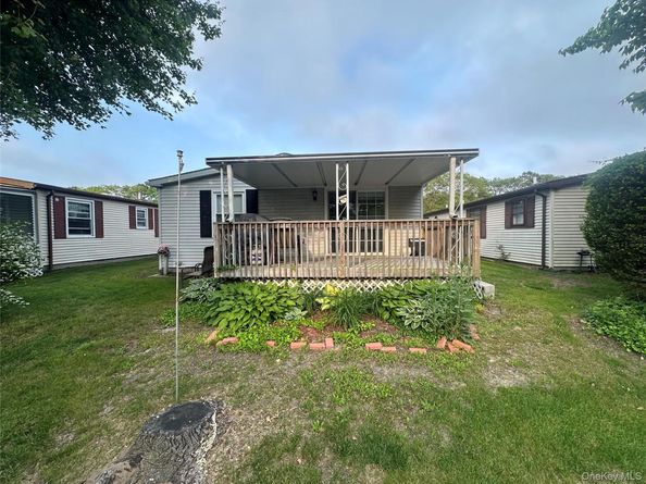 16 Village Circle E, Manorville NY 11949