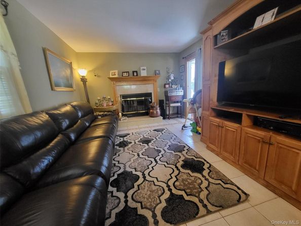 413 51st Street, Lindenhurst NY 11757