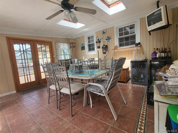 413 51st Street, Lindenhurst NY 11757