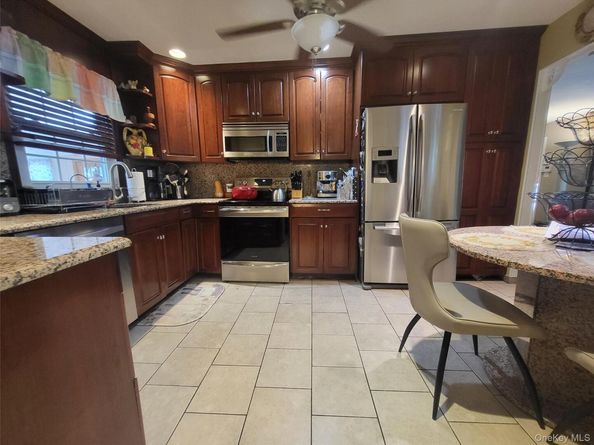 413 51st Street, Lindenhurst NY 11757
