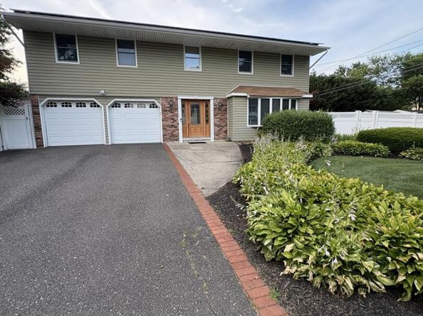 147 Wayne Street, Hauppauge NY 11788