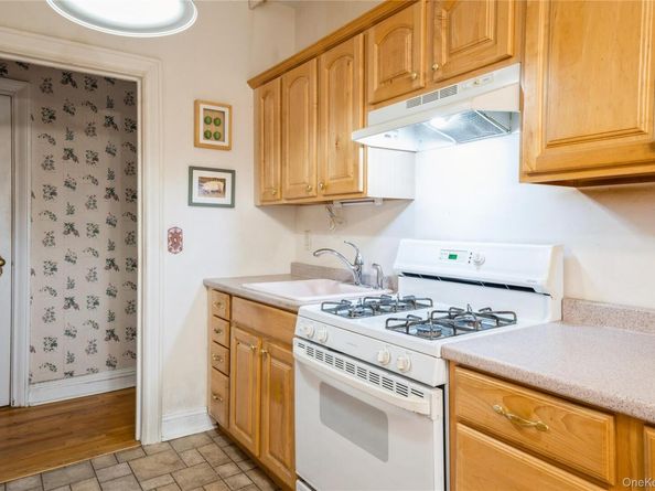 143 Garth Road 4E, Scarsdale NY 10583