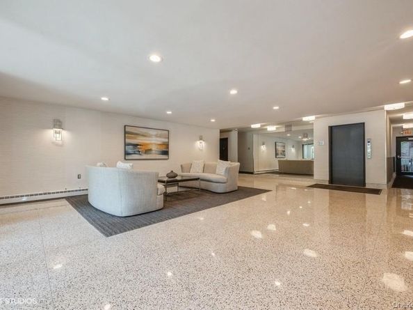 90 S PARK Avenue B17, Rockville Centre NY 11570