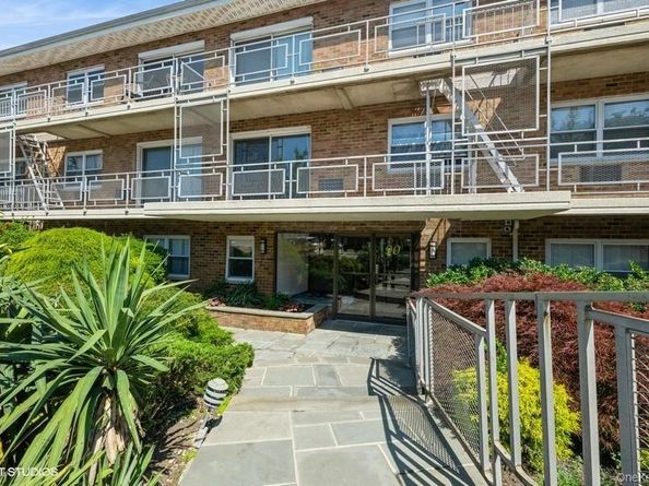 90 S PARK Avenue B17, Rockville Centre NY 11570