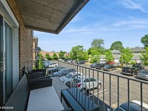 90 S PARK Avenue B17, Rockville Centre NY 11570