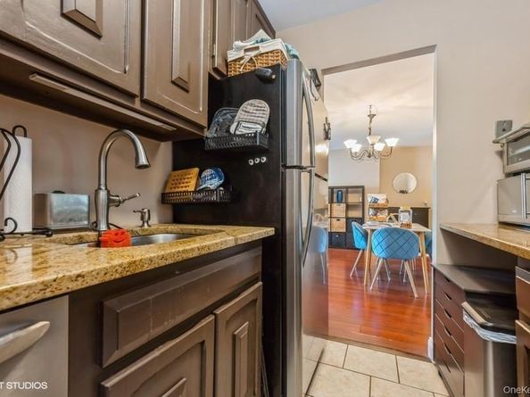 90 S PARK Avenue B17, Rockville Centre NY 11570