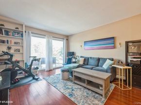 90 S PARK Avenue B17, Rockville Centre NY 11570