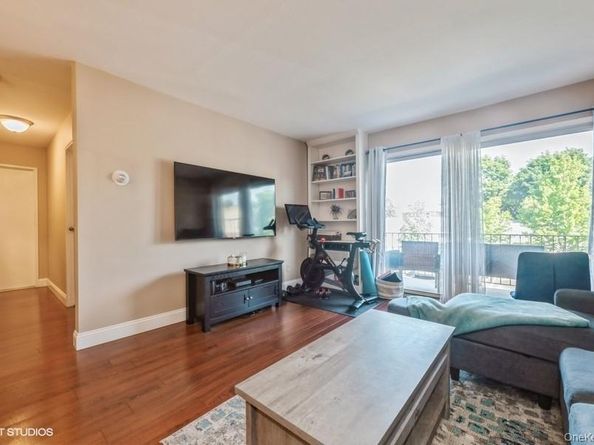 90 S PARK Avenue B17, Rockville Centre NY 11570