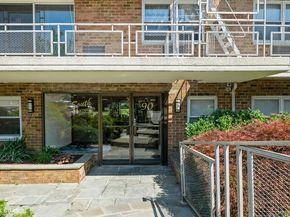 90 S PARK Avenue B17, Rockville Centre NY 11570