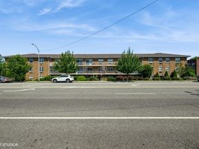 90 S PARK Avenue B17, Rockville Centre NY 11570