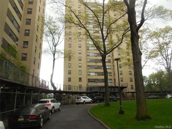 4 Fordham Hill Oval