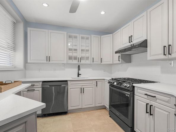325 King Street 4D, Port Chester NY 10573