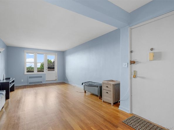 325 King Street 4D, Port Chester NY 10573