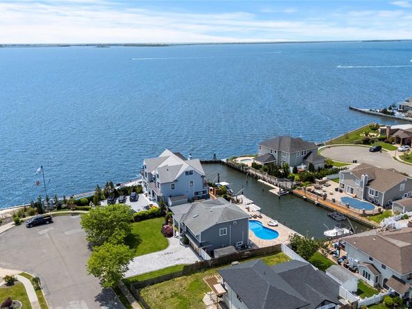 22 Viking Drive, West Islip NY 11795