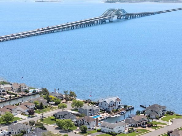 22 Viking Drive, West Islip NY 11795