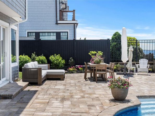 22 Viking Drive, West Islip NY 11795