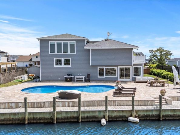 22 Viking Drive, West Islip NY 11795
