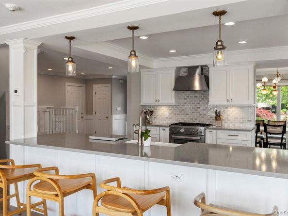 22 Viking Drive, West Islip NY 11795