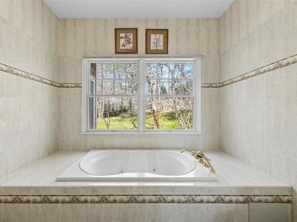 6 Covey Court, East Hampton NY 11937