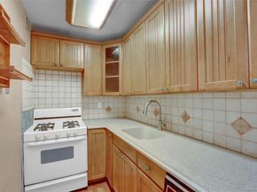 700 Shore Road 3D, Long Beach NY 11561