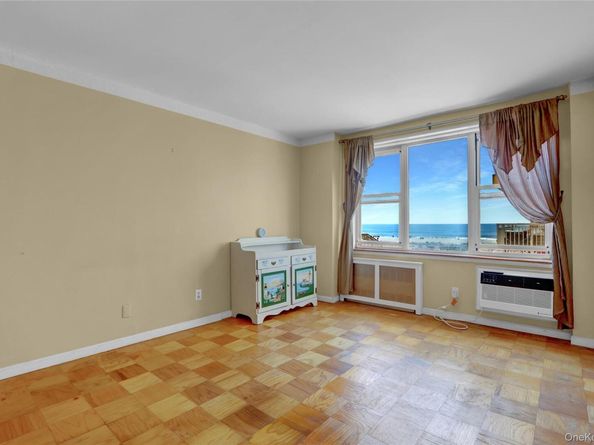 700 Shore Road 3D, Long Beach NY 11561