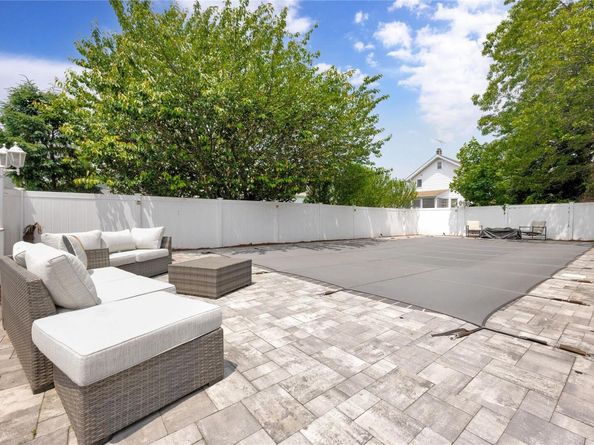 32 Cedar Street, Lindenhurst NY 11757