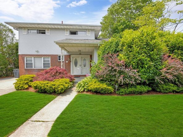 32 Cedar Street, Lindenhurst NY 11757