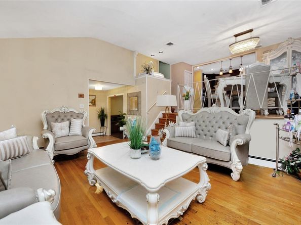 32 Cedar Street, Lindenhurst NY 11757