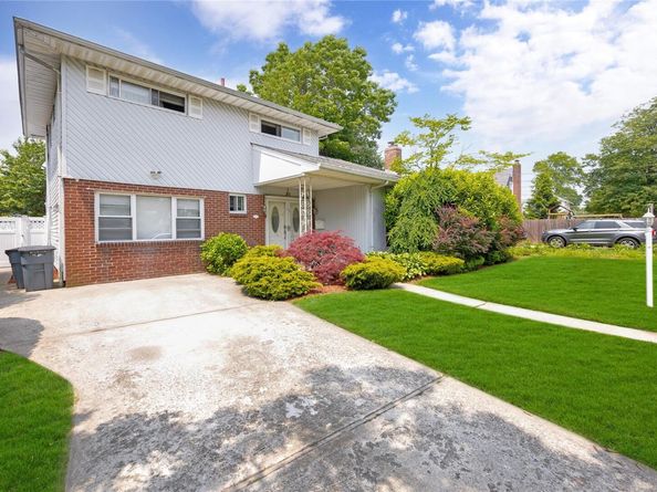 32 Cedar Street, Lindenhurst NY 11757