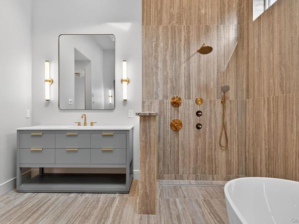 26 Windemere Way, Woodbury NY 11797