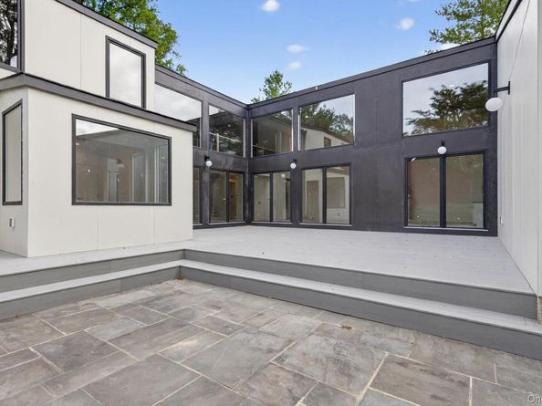 26 Windemere Way, Woodbury NY 11797