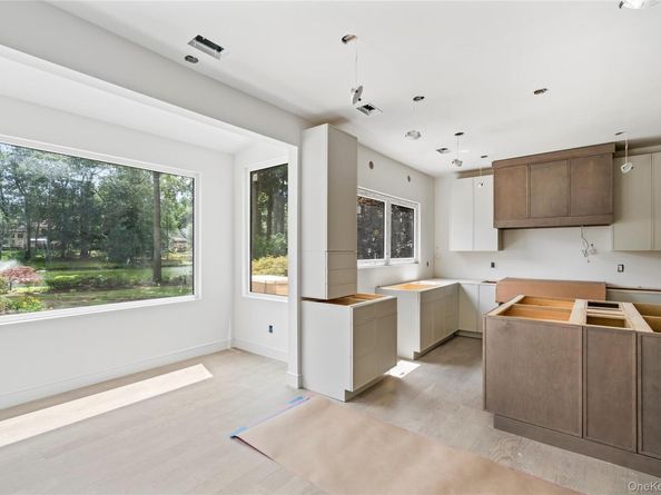 26 Windemere Way, Woodbury NY 11797